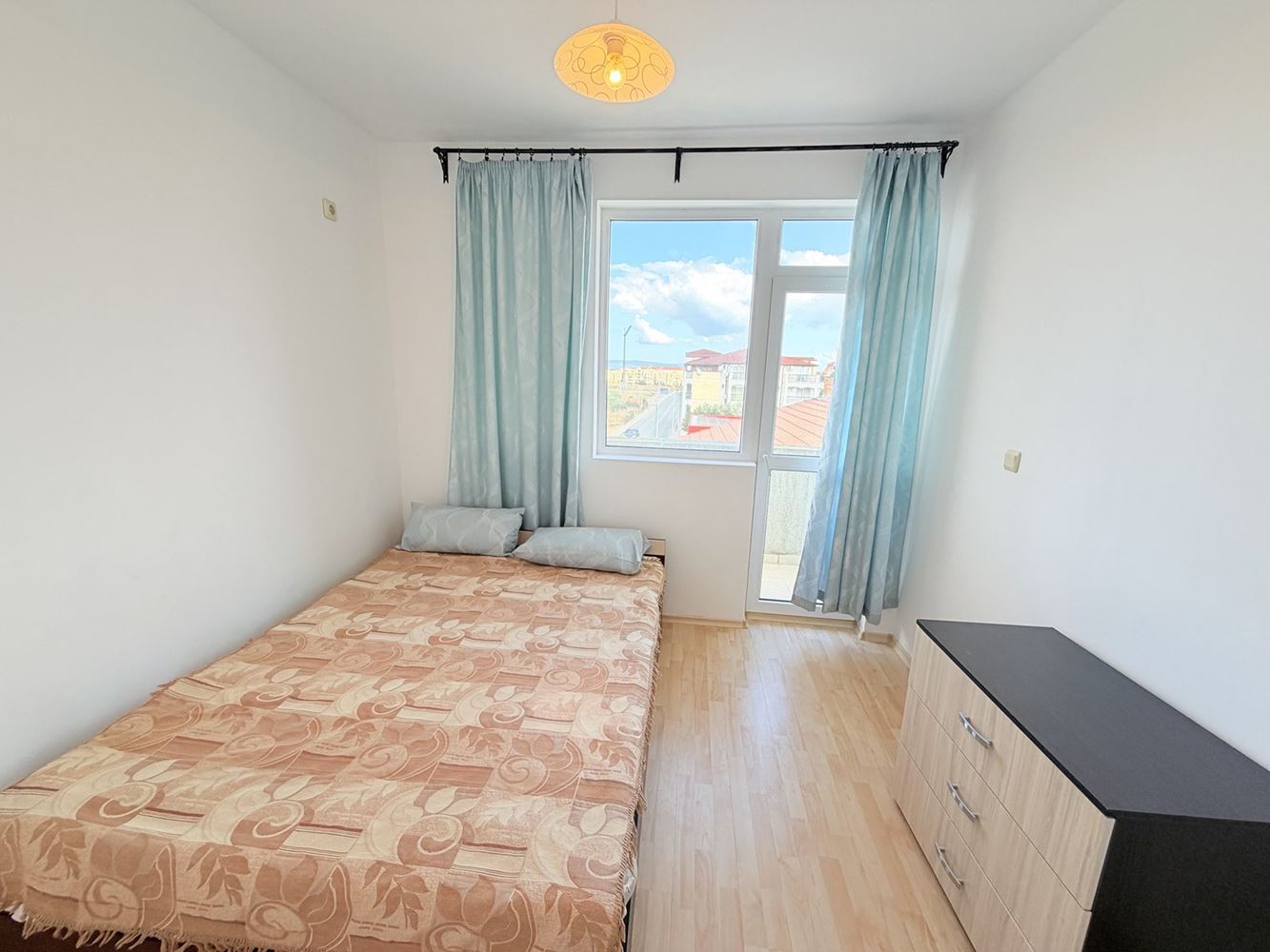 Apartament z trzema pokojami w Rawdzie z widokiem na morze i bez opłaty za utrzymanie! 