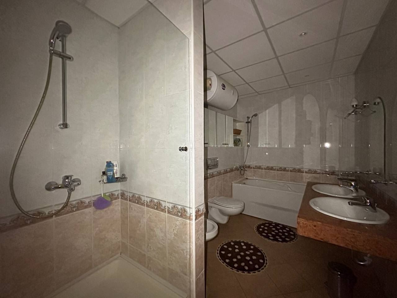 Przestronny apartament z widokiem na morze w pierwszej linii brzegowej w Pomorie – nieruchomość wakacyjna z atmosferą luksusowego kurortu