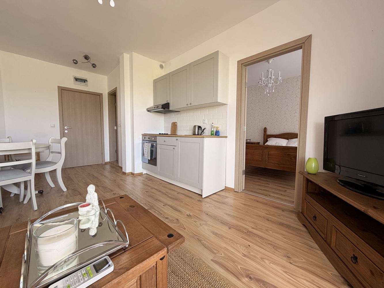 Mieszkanie z dwiema sypialniami i panoramicznym tarasem na obrzeżach Sunny Beach – komfort, spokój i styl