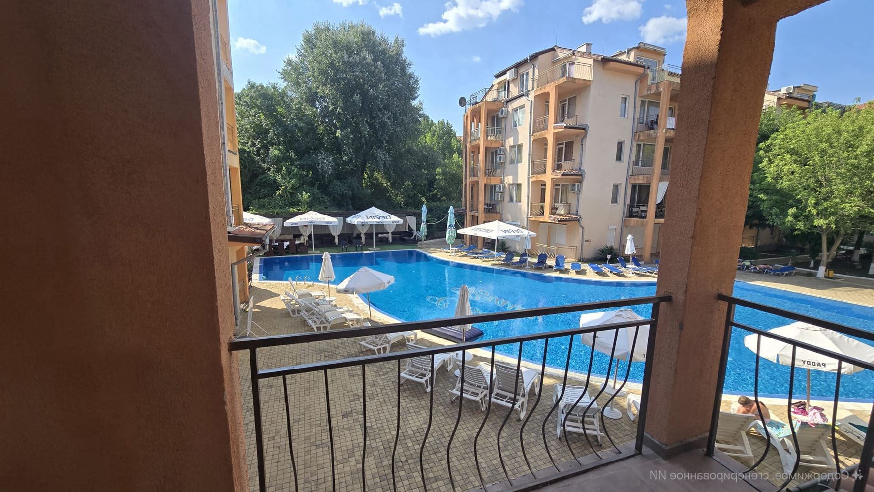 Apartament z dwiema sypialniami, ekspozycją południową i widokiem na basen w Słonecznym Brzegu