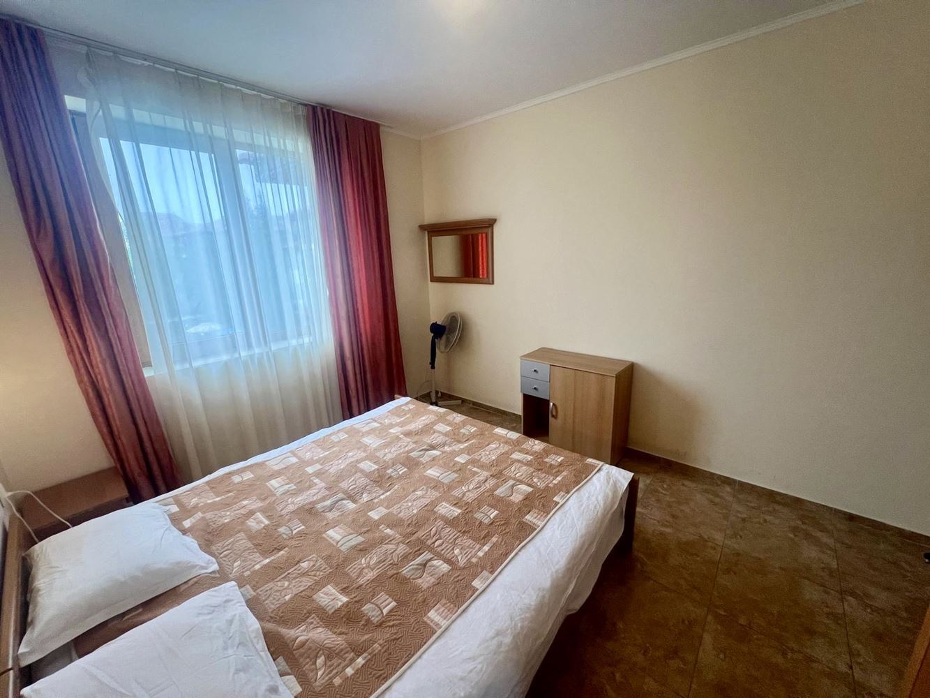 Przestronne trzypokojowe mieszkanie z widokiem na basen w prestiżowym kompleksie w Nesebyrze