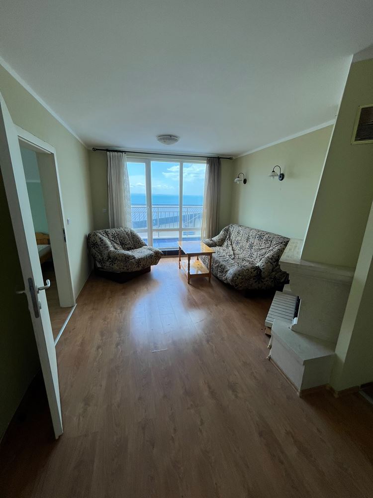 Apartament z dwiema sypialniami w pierwszej linii brzegowej w Pomorie z imponującą panoramą morza