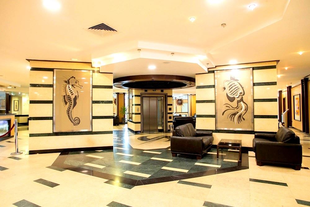 Mieszkanie dwupokojowe (z jedną sypialnią) w pierwszej linii morza w Ravda – luksus, natura i widok na basen