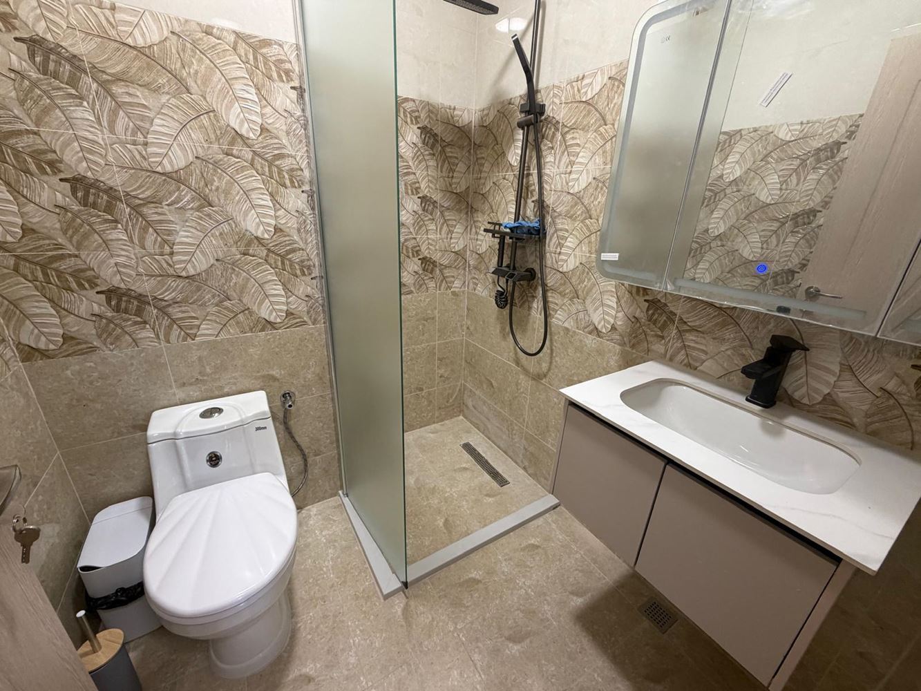 Apartament z 2 sypialniami w nowoczesnym kompleksie z pięknym otoczeniem zieleni w Rawdzie