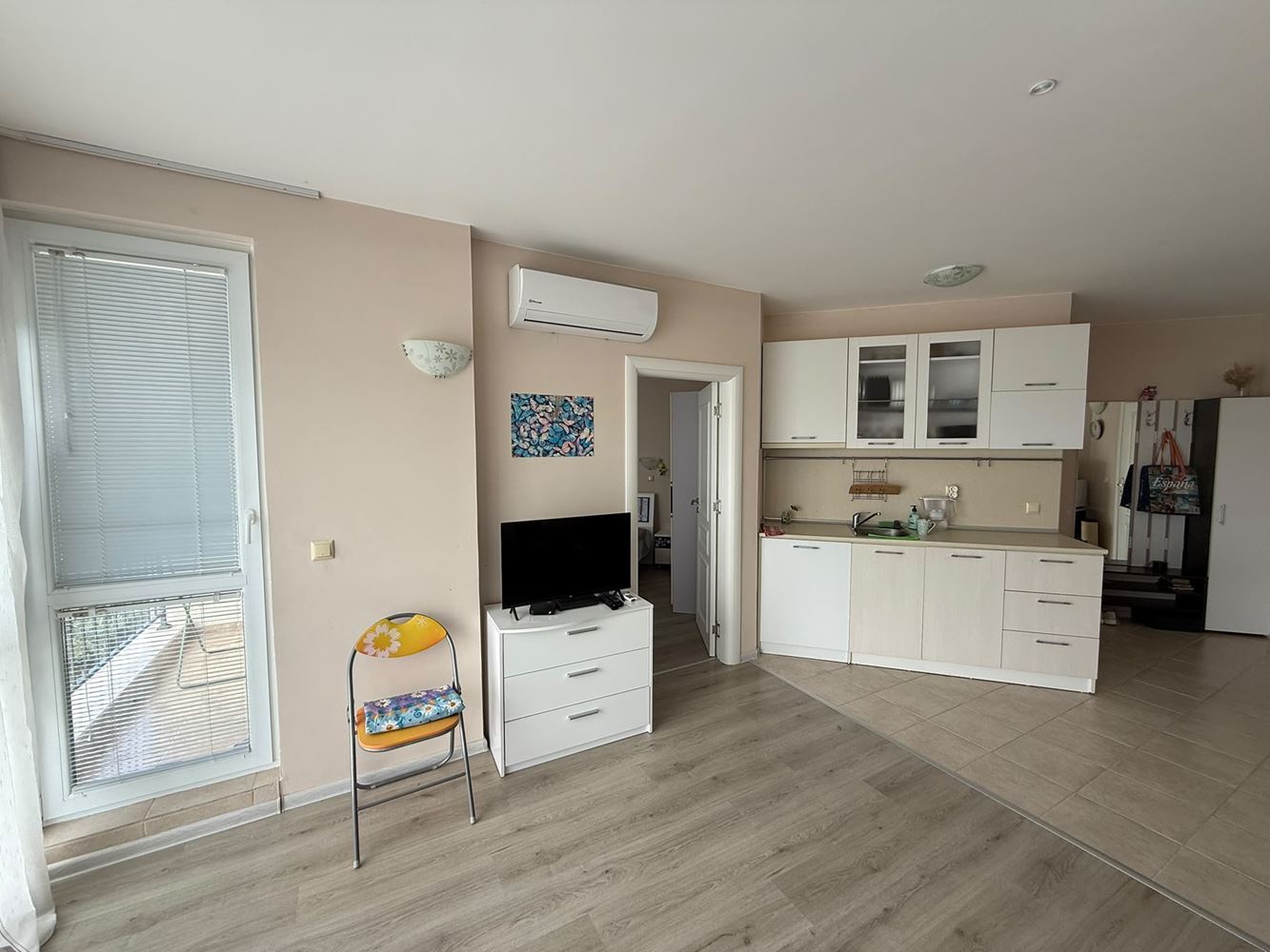 Apartament z jedną sypialnią wśród zieleni, w kompleksie z basenem i placem zabaw