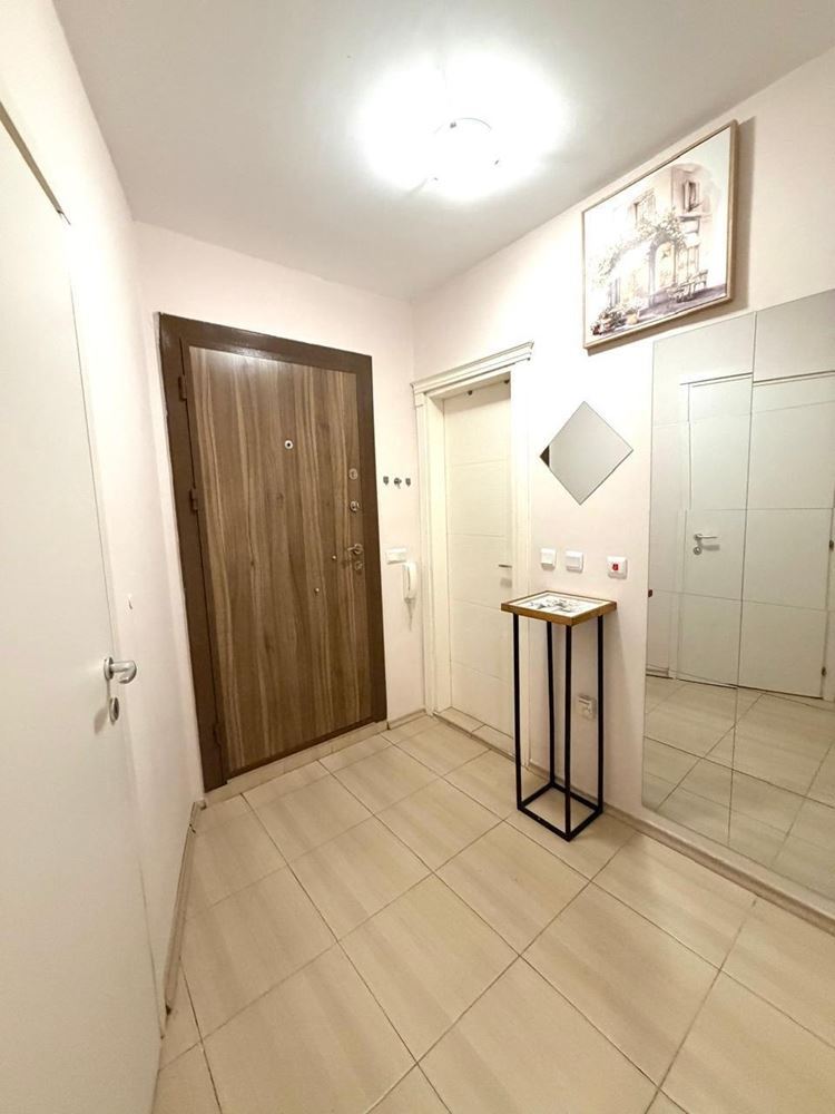 Przestronny apartament z dwiema sypialniami i prywatnym ogródkiem, zaledwie 100 metrów od plaży w Nesebyrze