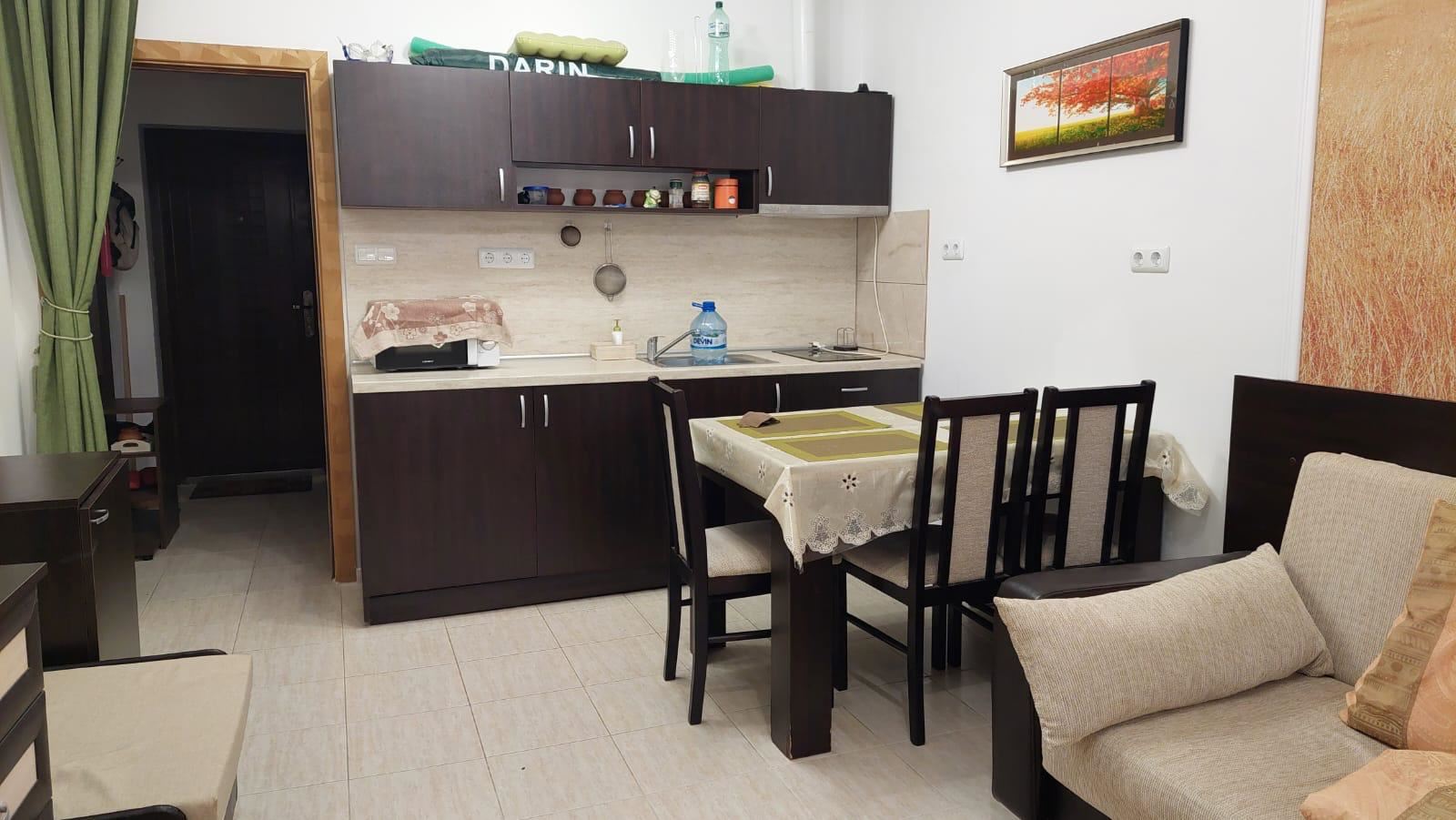 Umeblowane studio w Starym Mieście Pomorie – 100 m od morza, z dużym przeszklonym balkonem i doskonałą lokalizacją