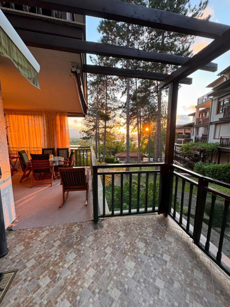 Apartament z dwiema sypialniami i widokiem na morze wśród sosen – luksus i spokój przy samej plaży w Sozopolu