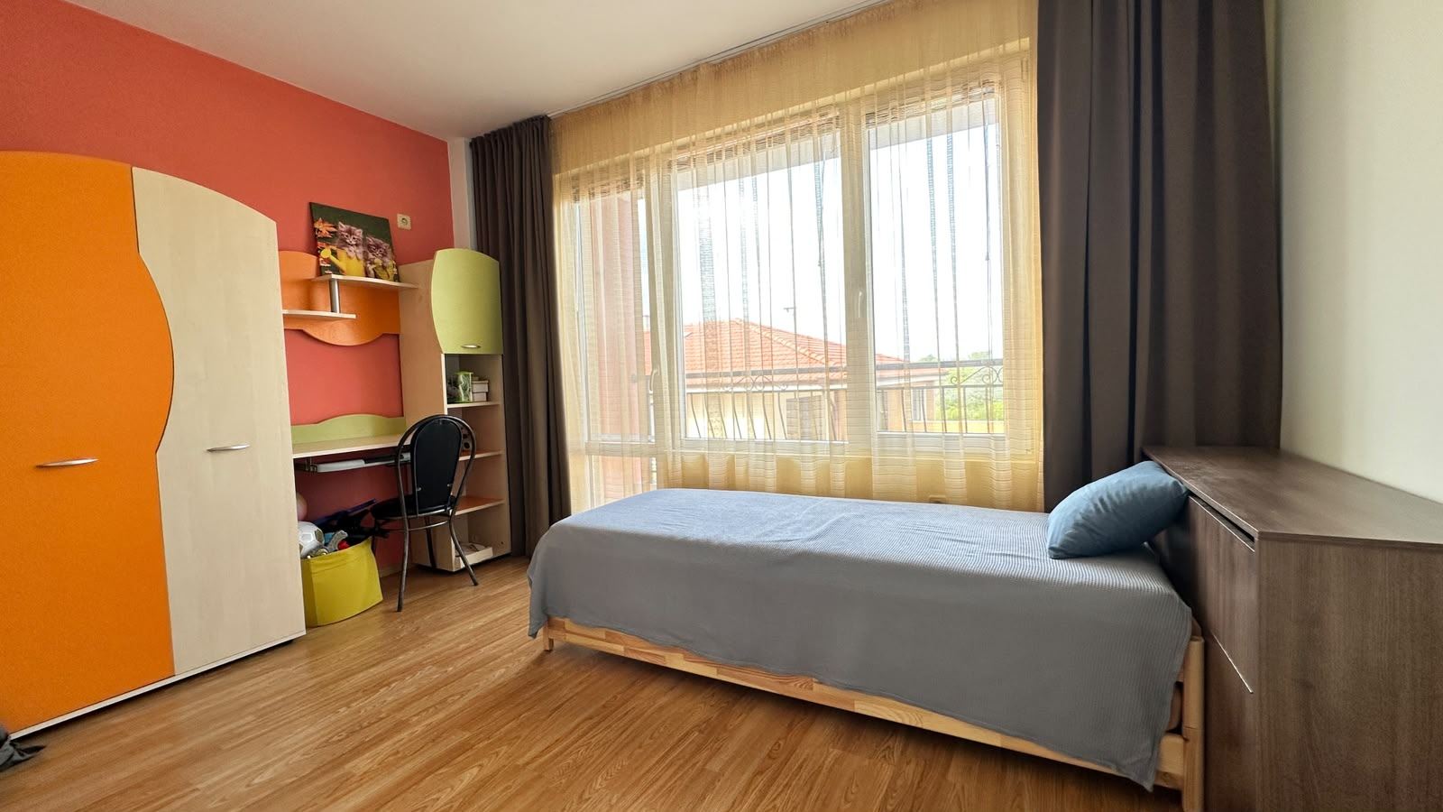 Jasny apartament z dwiema sypialniami w spokojnej części Nessebaru z niską opłatą za utrzymanie