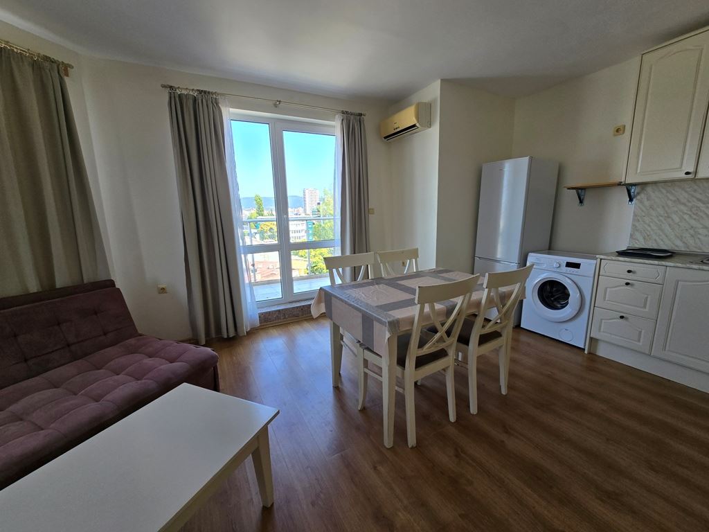 Przestronny apartament trzypokojowy z doskonałą lokalizacją i blisko morza