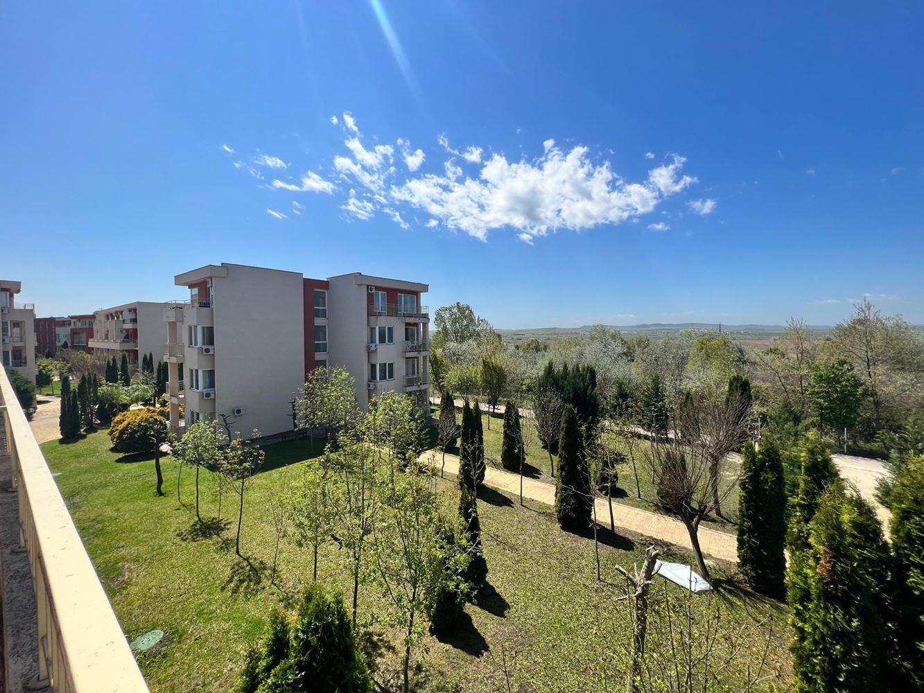 Przestronne i w pełni umeblowane studio w Słonecznym Brzegu – gotowe do zamieszkania lub inwestycji