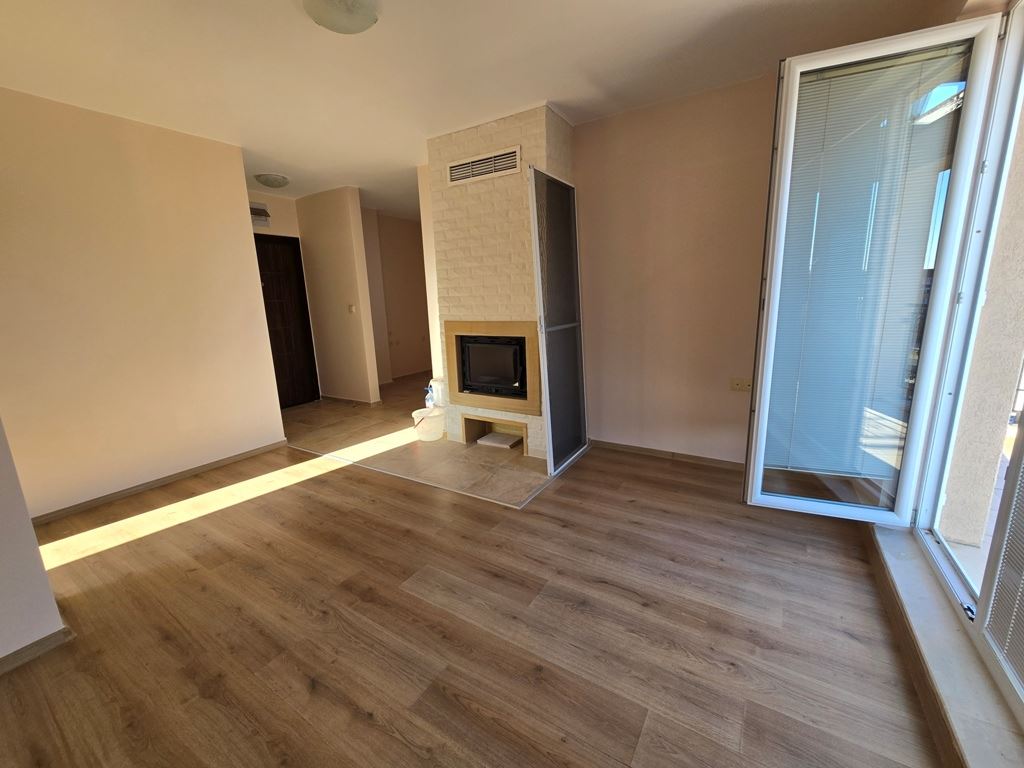 Nowe mieszkanie z jedną sypialnią w Pomorie – po remoncie, gotowe do umeblowania, z przestronnym balkonem i grillem