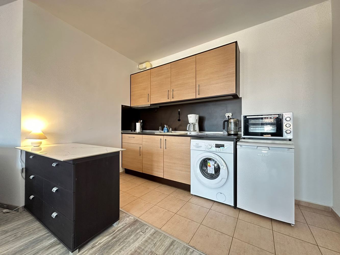 Apartament z jedną sypialnią w pierwszej linii morza w Aheloj – morska atmosfera, luksusowe udogodnienia i gotowe dokumenty do transakcji