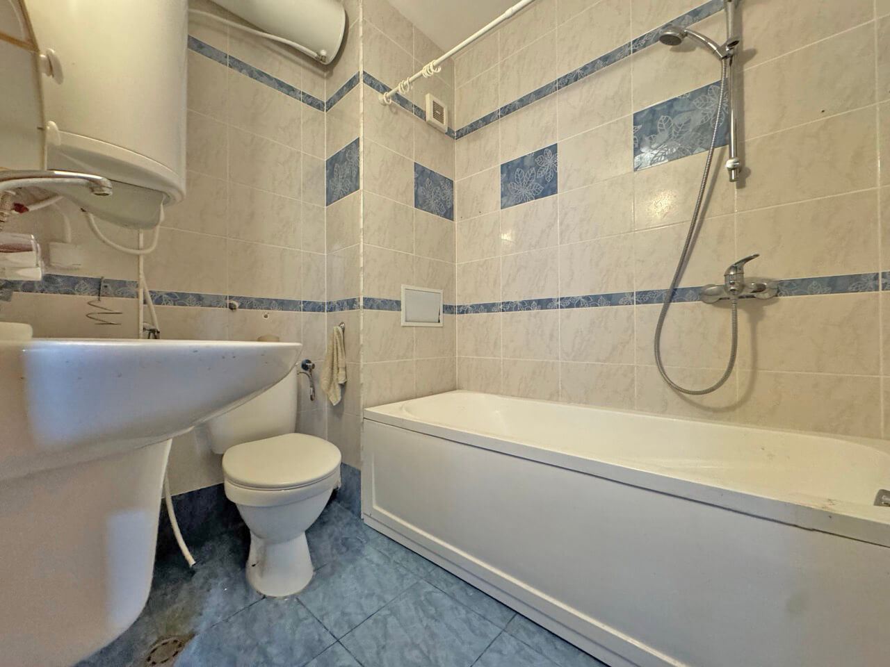 Przestronny apartament z trzema sypialniami do całorocznego zamieszkania w dzielnicy Czerno More w Nesebyrze