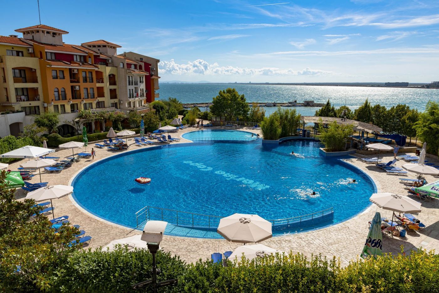 Przestronne mieszkanie z dwoma sypialniami na pierwszej linii w Aheloy – komfort, luksus i wygoda dla całej rodziny