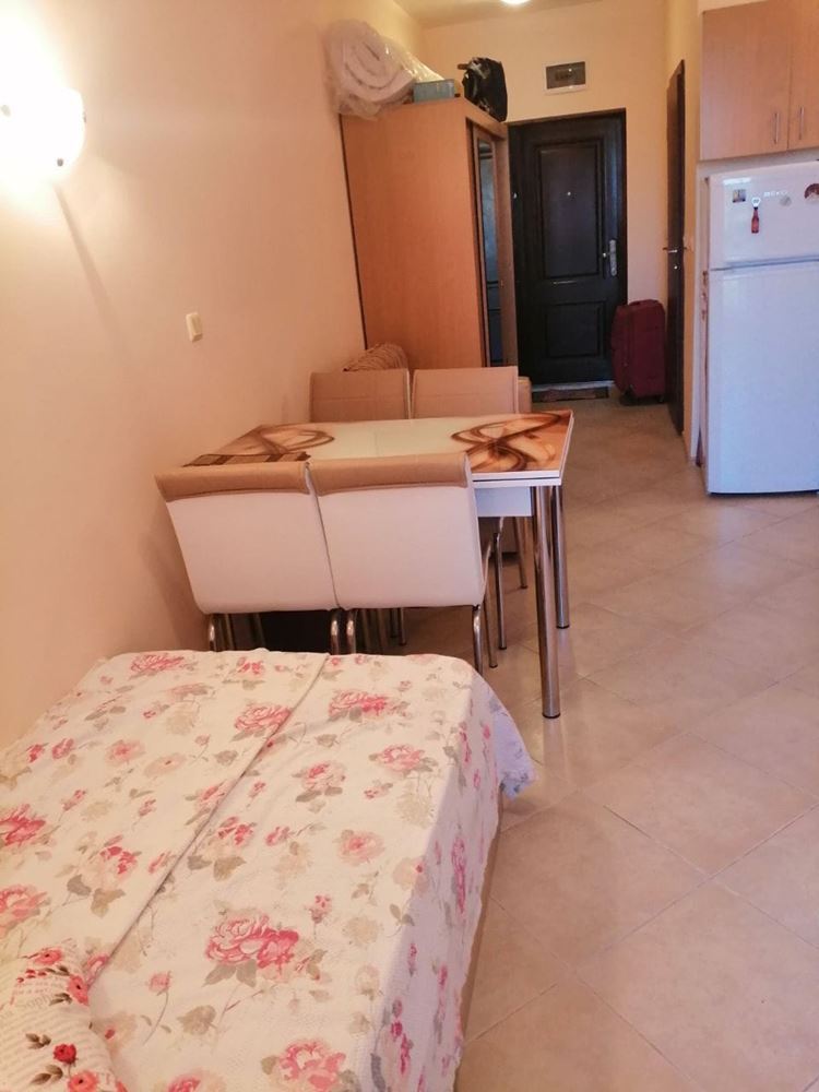 Przestronne studio w Słonecznym Brzegu, 300 metrów od plaży, z niską opłatą za utrzymanie