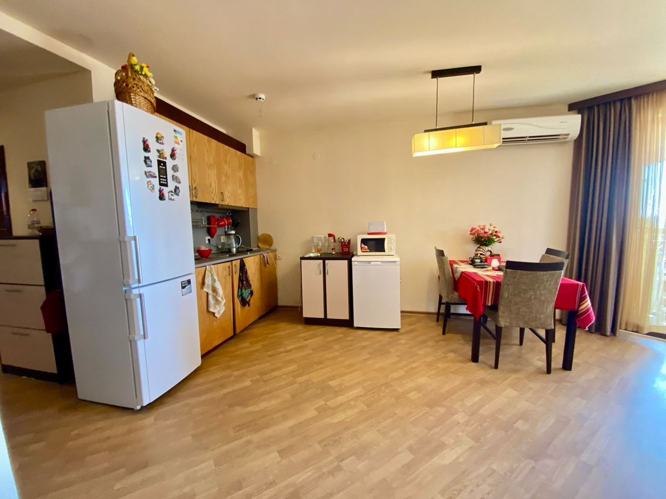 Przestronne w pełni umeblowane studio z widokiem na basen w Słonecznym Brzegu – komfort, spokój i doskonała inwestycja