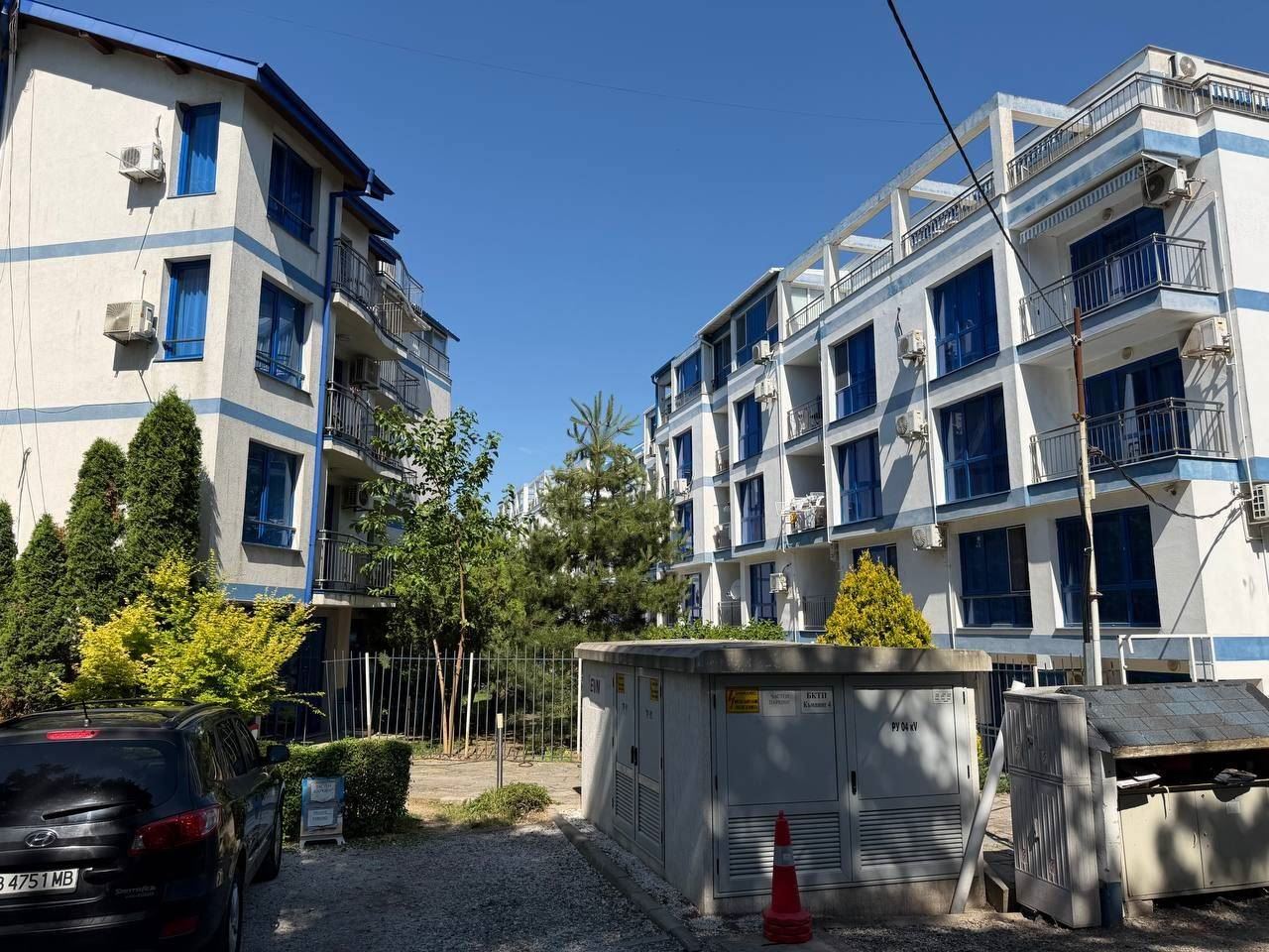 Apartament z jedną sypialnią na pierwszej linii brzegowej w Pomorie – panoramiczny widok na morze i basen