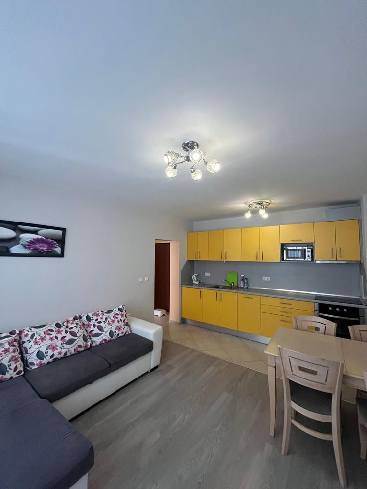 Przestronny apartament z dwiema sypialniami, panoramicznym tarasem i widokiem na morze w sercu Pomorie