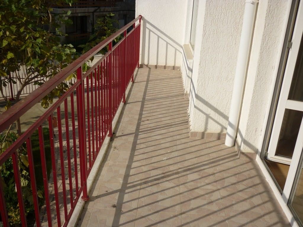  W pełni umeblowane mieszkanie z jedną sypialnią na pierwszej linii brzegowej z widokiem na morze w Elenite