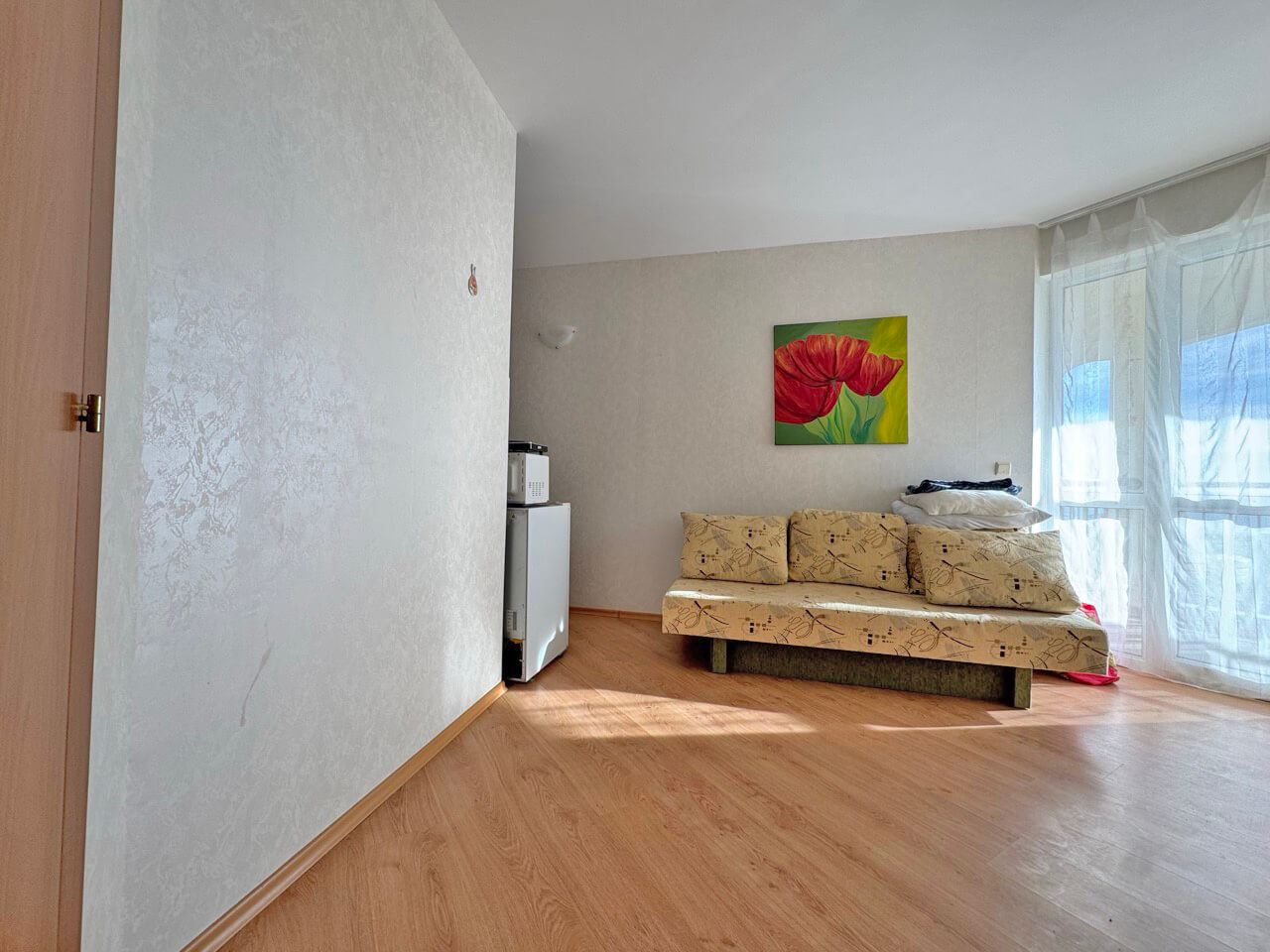 Apartament z jedną sypialnią z widokiem na morze w Rawdzie – komfort i spokój w zadbanym kompleksie