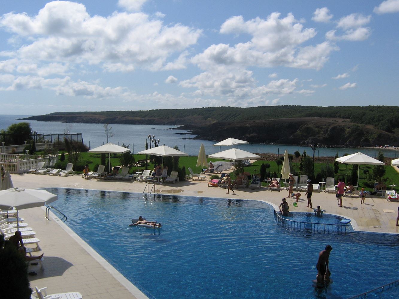 Pierwsza linia do plaży Butamyata! Umeblowany apartament z jedną sypialnią i częściowym widokiem na morze w Sinemorec