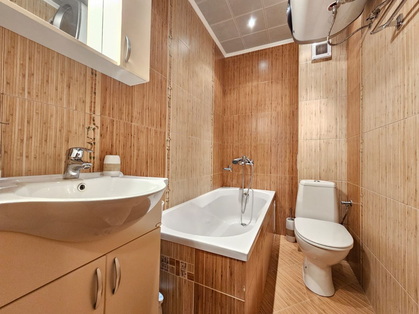 Przestronny apartament z trzema sypialniami na pierwszej linii morza w Sozopolu z wyjątkowym panoramicznym tarasem