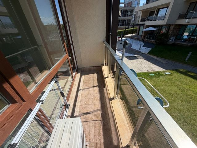 Przestronny apartament z 2 sypialniami w pierwszej linii brzegowej z frontalnym panoramicznym widokiem na morze