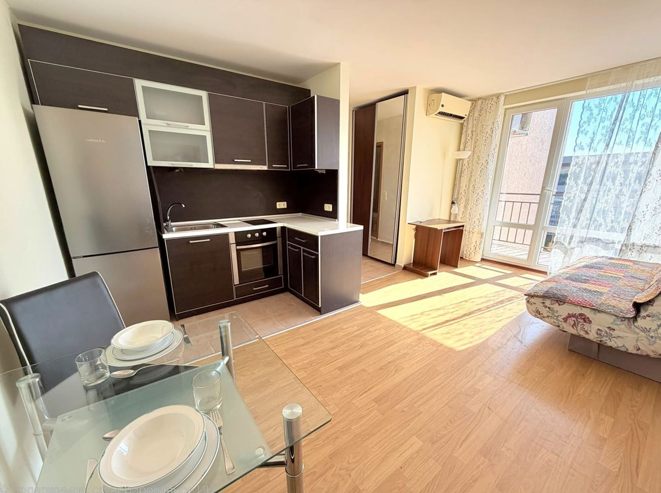 Jasny i ciepły apartament z jedną sypialnią w pobliżu Aquaparku w Słonecznym Brzegu – doskonała inwestycja na wynajem