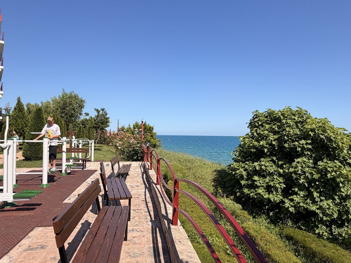 Apartament w absolutnie pierwszej linii w Świętym Własie! Przestronny apartament z jedną sypialnią z pięknym widokiem na morze