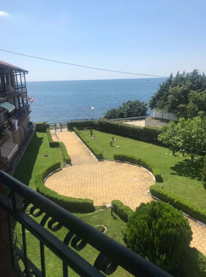 Przestronny apartament z dwiema sypialniami w pierwszej linii brzegowej w Rawdzie – przestronny morski dom z wyjątkowym widokiem