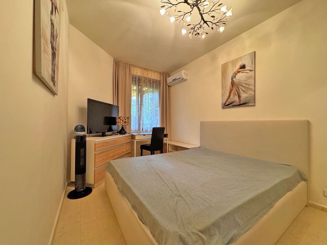 Elegancki apartament z jedną sypialnią na pierwszej linii brzegowej w Sweti Własie z bezpośrednim wyjściem do ogrodu i basenu