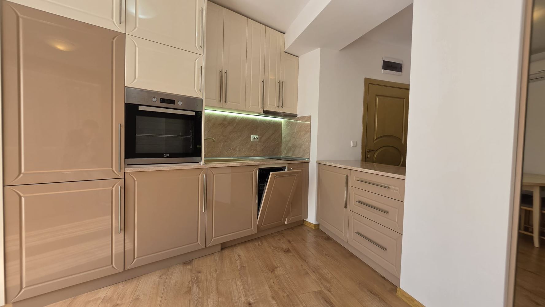 Stylowy apartament z jedną sypialnią, funkcjonalnym rozkładem, komfortem i spokojną atmosferą kurortu