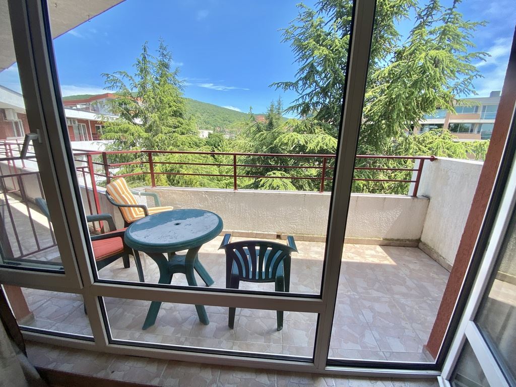 Studio na pierwszej linii w kompleksie w Elenite – morze, góry i komfort wakacyjny w jednym