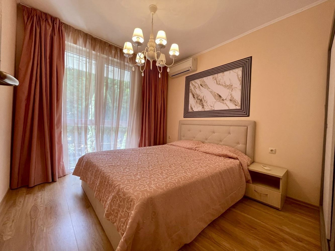 Luksusowy maisonette z ogrodem w elitarnym kompleksie – komfort i relaks blisko morza