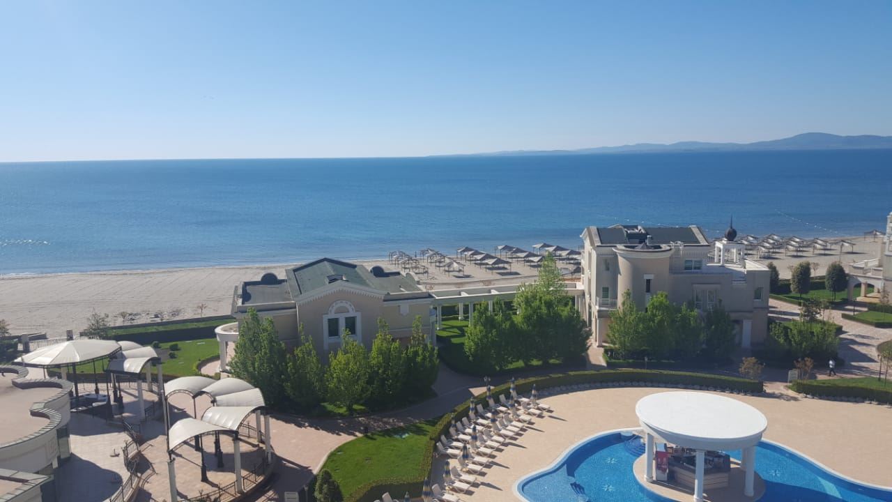 Luksusowy apartament dwupoziomowy z ogromnym tarasem panoramicznym i widokiem na morze w Pomorie