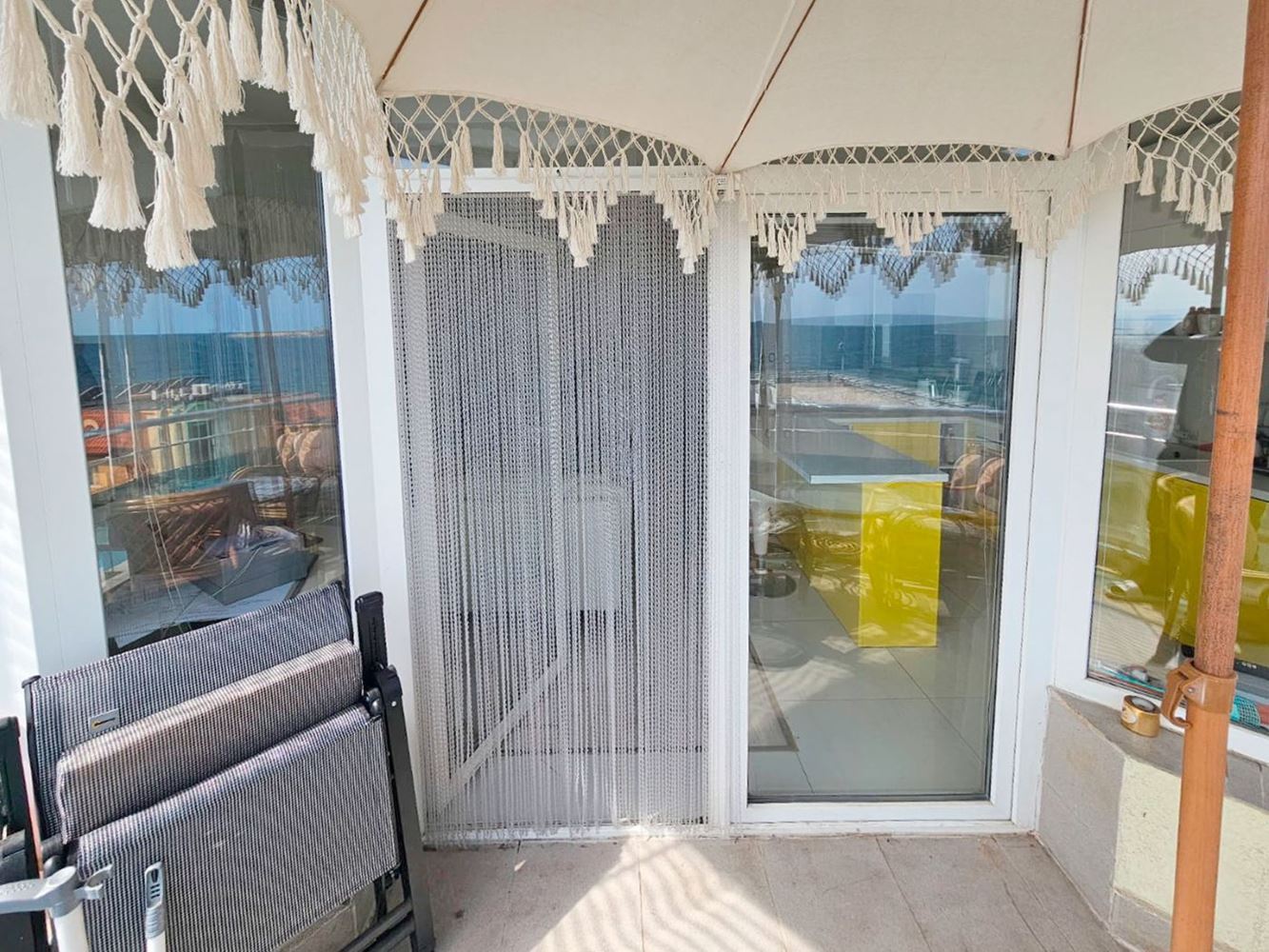 Luksusowy apartament trzypokojowy z widokiem na morze na pierwszej linii w Rawdzie – 114 m², dwa tarasy i pełen komfort