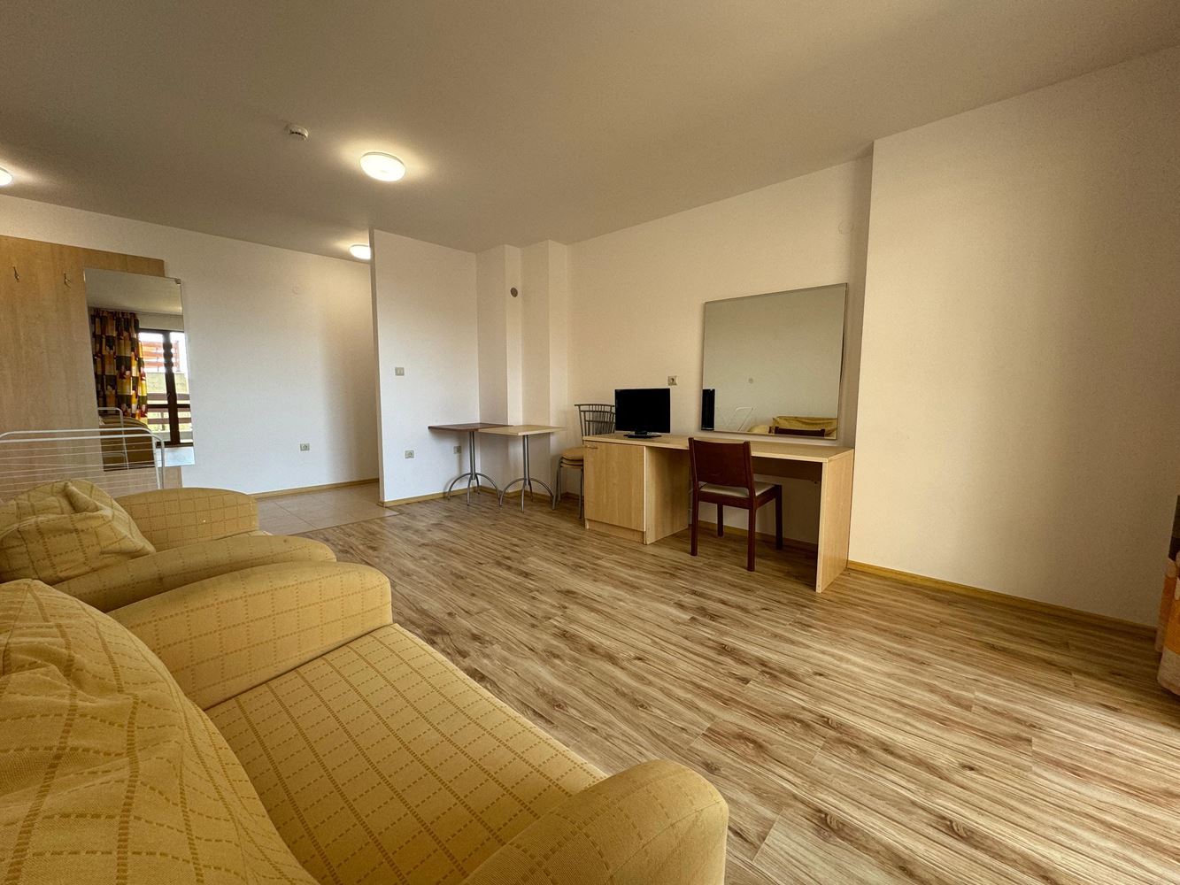 Jednopokojowe mieszkanie z widokiem na basen na obrzeżach Słonecznego Brzegu – spokój, natura i całoroczny komfort