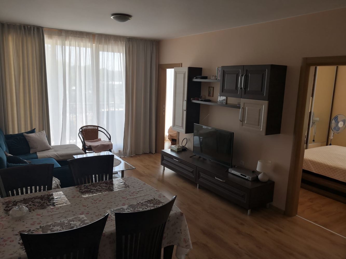 Przestronny apartament z dwiema sypialniami z widokiem na basen i ogród – w pełni umeblowany w nowoczesnym kompleksie w Słonecznym Brzegu