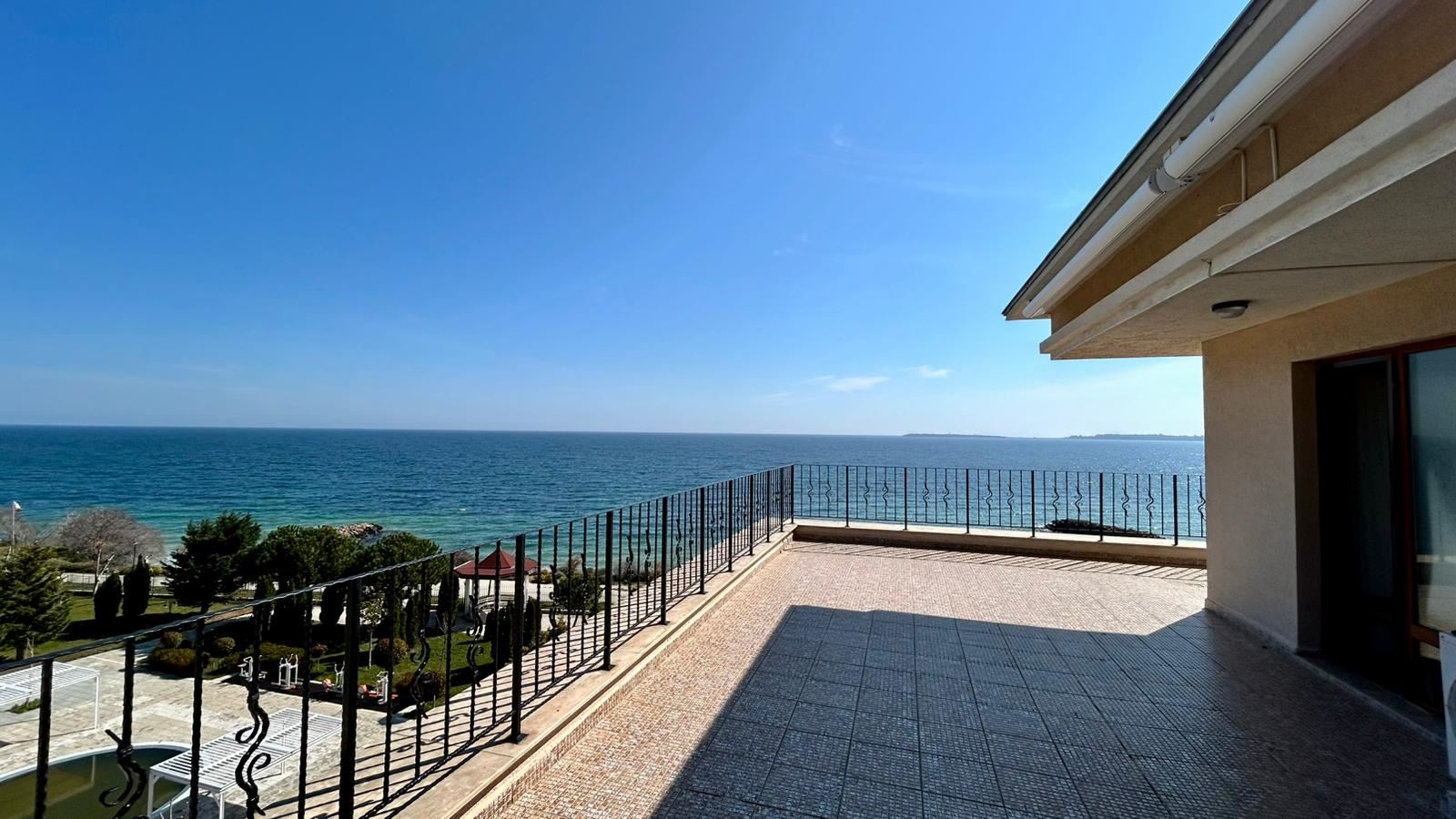 Święty Włas – apartament z trzema sypialniami z bezpośrednim panoramicznym widokiem na morze w kompleksie przy samej plaży