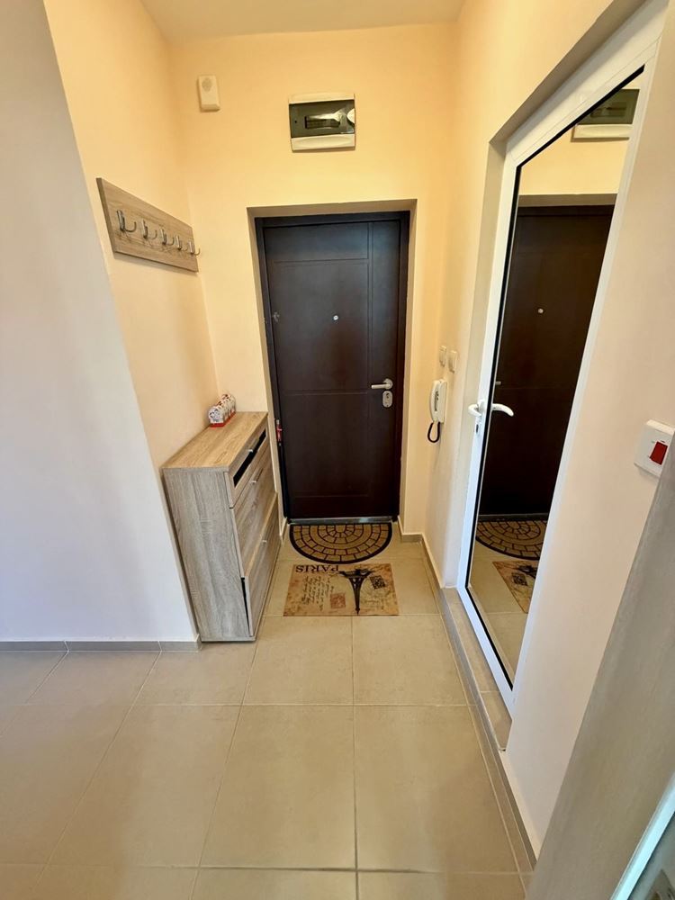 Sarafovo – przestronny apartament z jedną sypialnią, Aktem 16, minimalną opłatą za utrzymanie i pełnym umeblowaniem