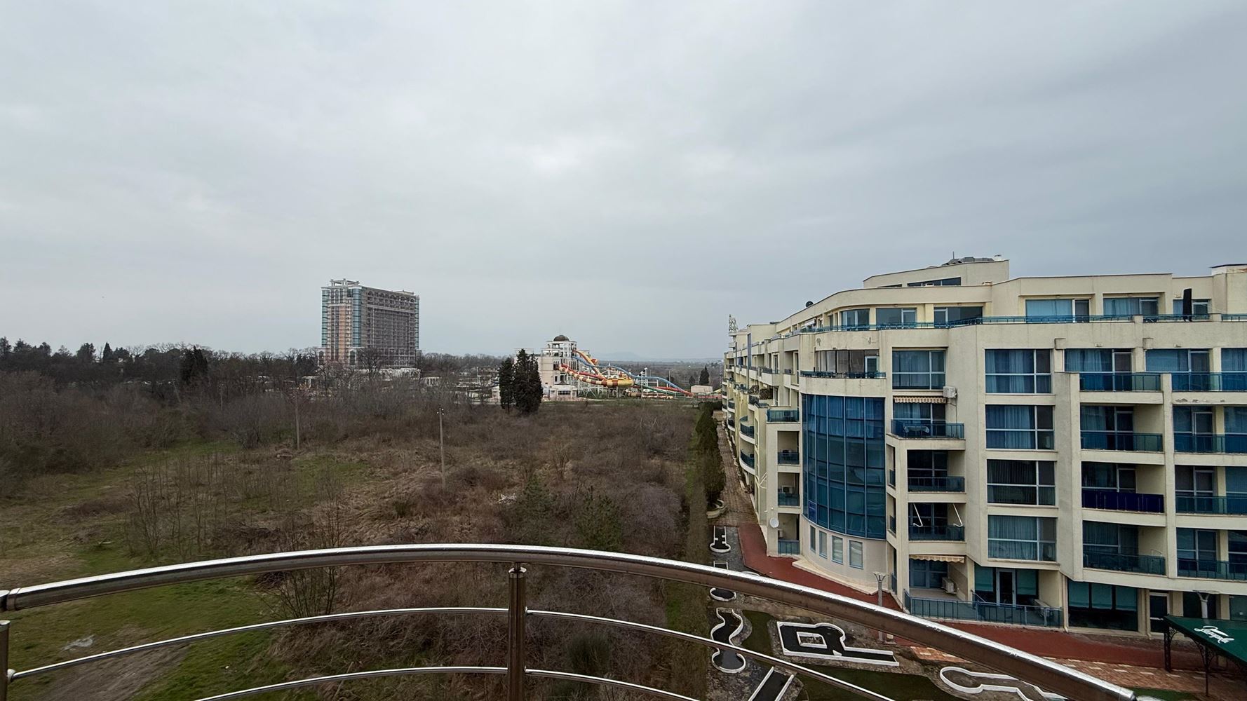 Przestronne i nowoczesne mieszkanie z jedną sypialnią z pełnym wyposażeniem w Pomorie