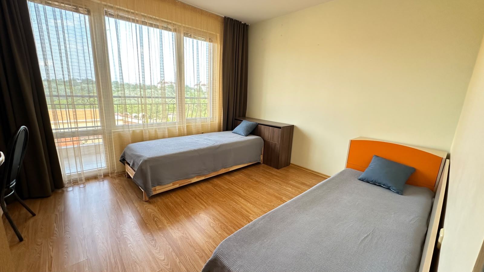 Jasny apartament z dwiema sypialniami w spokojnej części Nessebaru z niską opłatą za utrzymanie