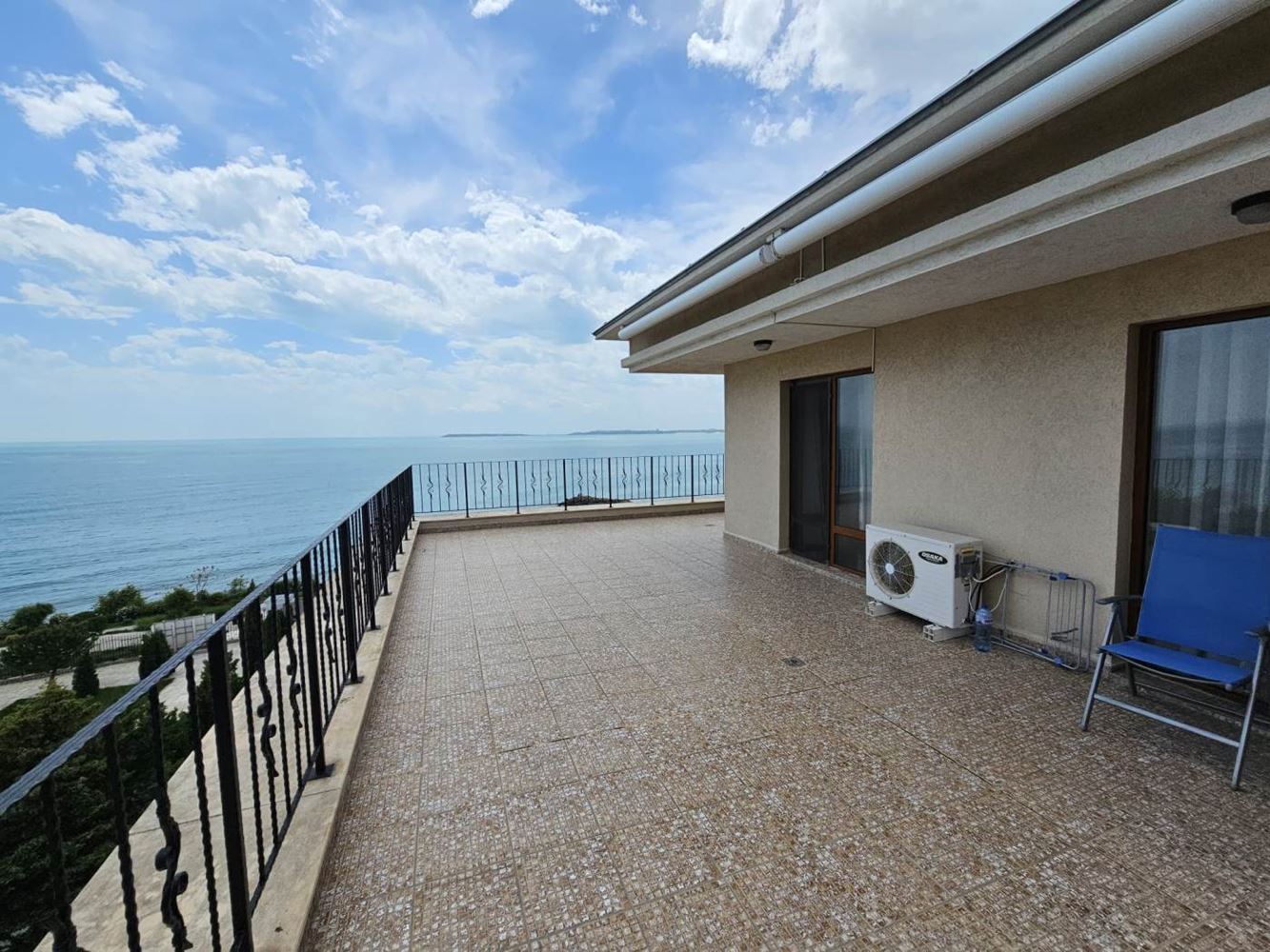 Święty Włas – apartament z trzema sypialniami z bezpośrednim panoramicznym widokiem na morze w kompleksie przy samej plaży