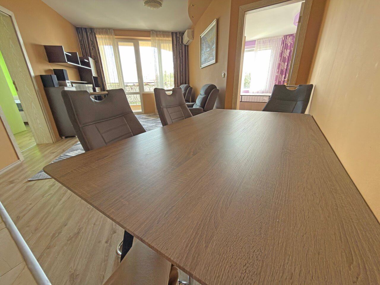 Apartament z dwiema sypialniami i widokiem na morze, 200 metrów od plaży w Pomorie