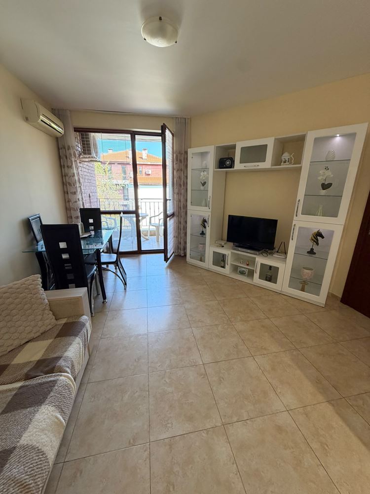 Gotowy do zamieszkania apartament z dwiema sypialniami w ładnym kompleksie w Nesebyrze