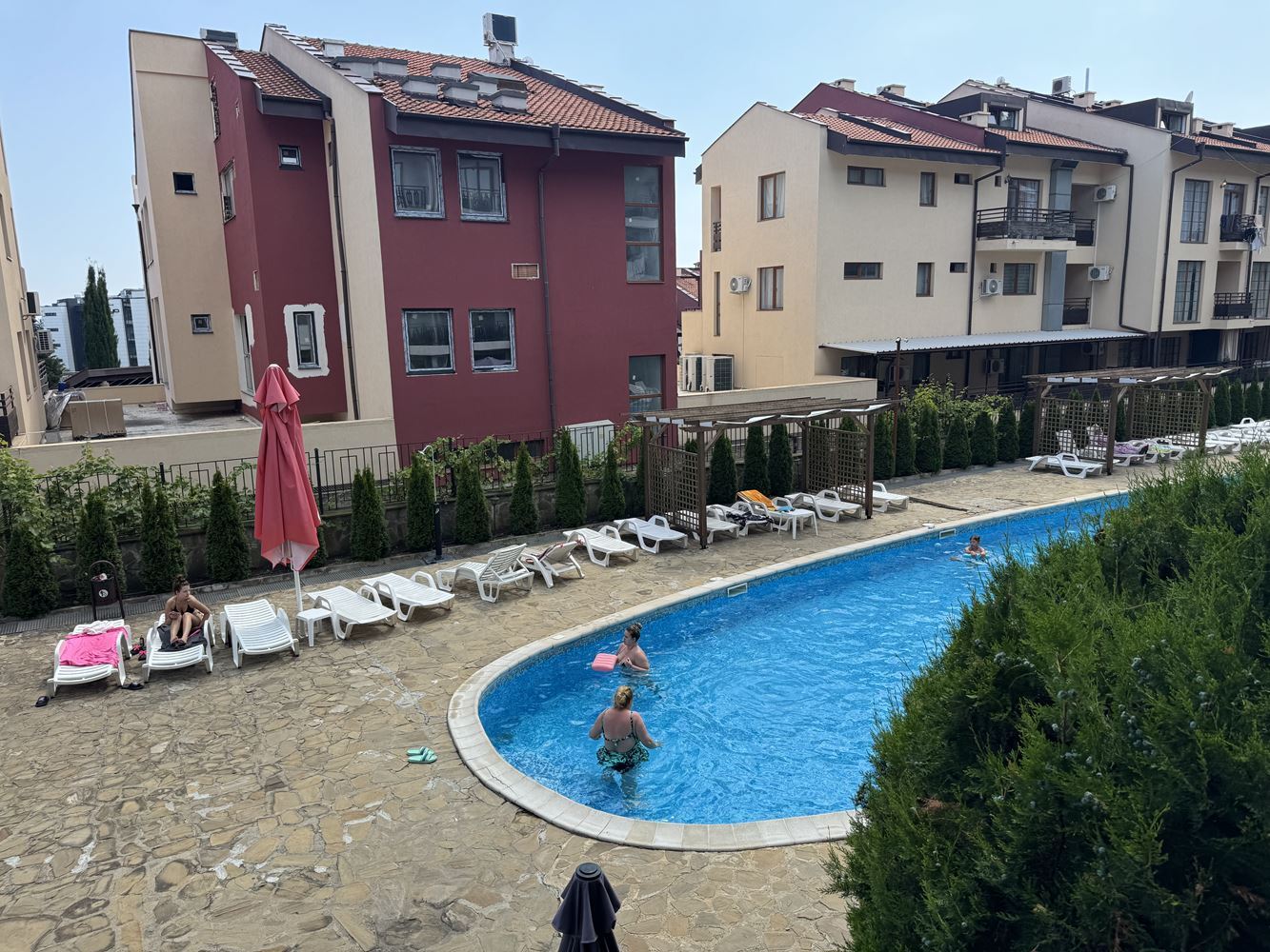 Umeblowane studio w Sveti Vlas – przytulny dom nad morzem w kompleksie z doskonałymi udogodnieniami