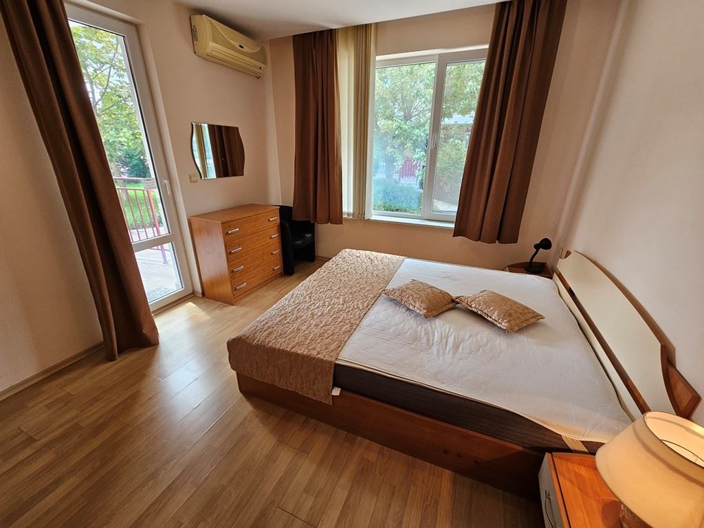 Apartament z jedną sypialnią na pierwszej linii morza w strzeżonym kompleksie w Elenite