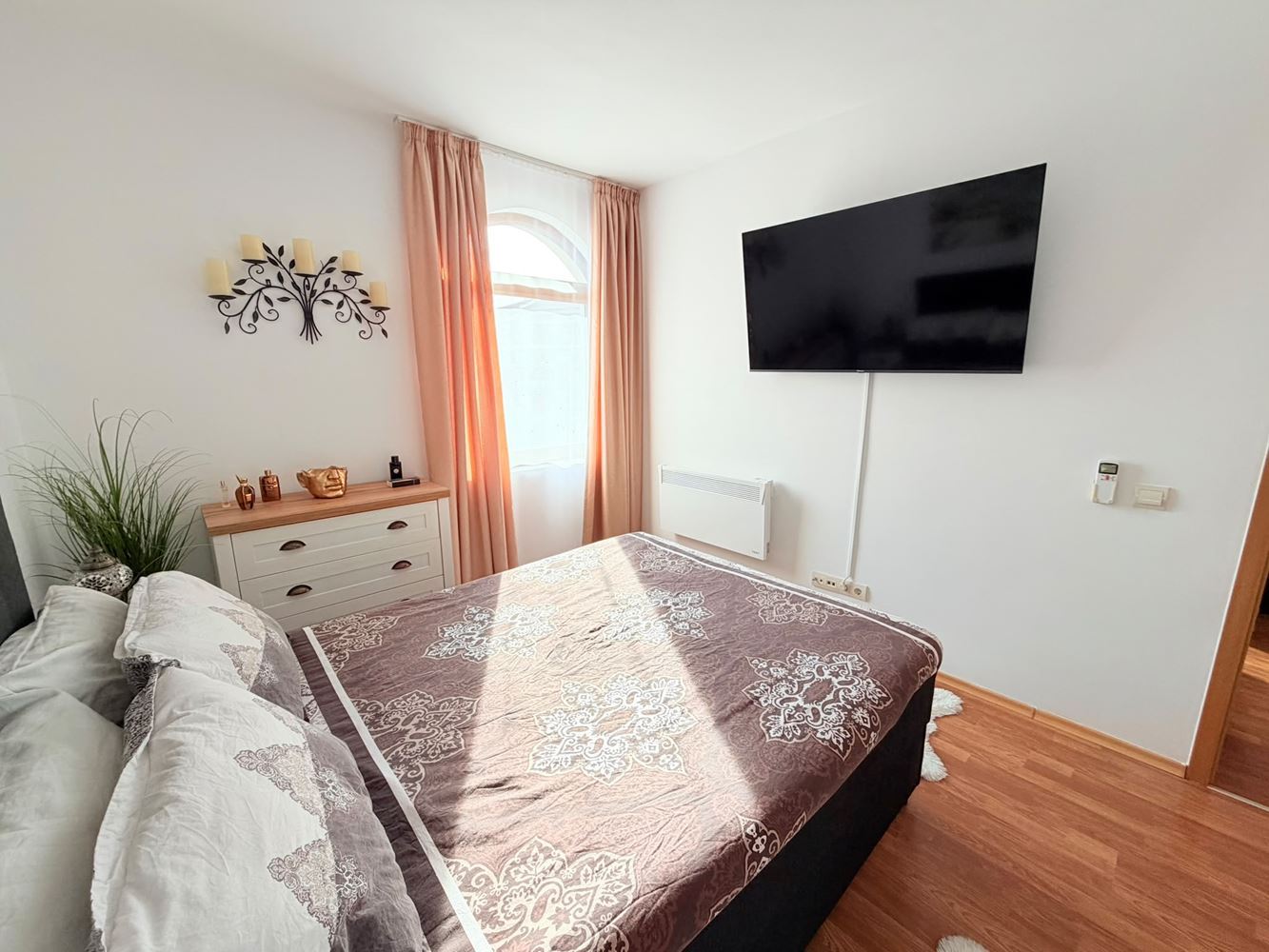 Luksusowy apartament z dwiema sypialniami i widokiem na basen w Aheloy – w pełni umeblowany i gotowy do zamieszkania