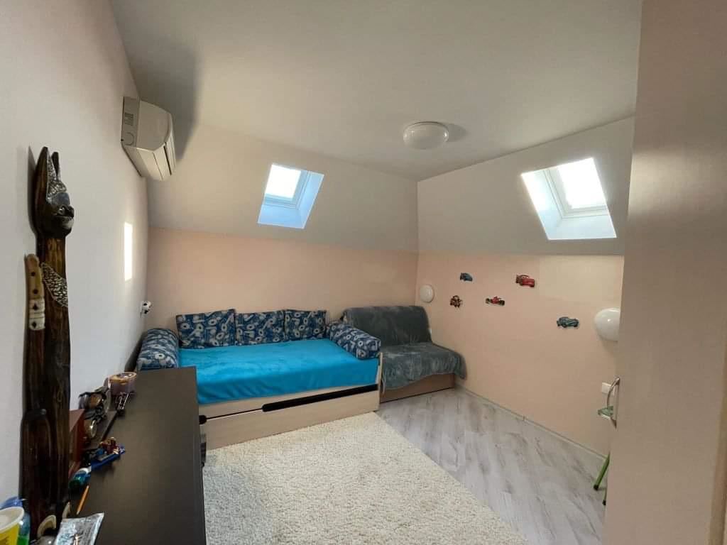 Panoramiczne mieszkanie z dwiema sypialniami z widokiem na morze w Rawdzie – światło, przestrzeń i niska opłata za utrzymanie